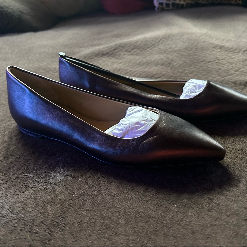 Elegant UGG Collection Metallic Bronze/Goldish Women's Flats, size 7